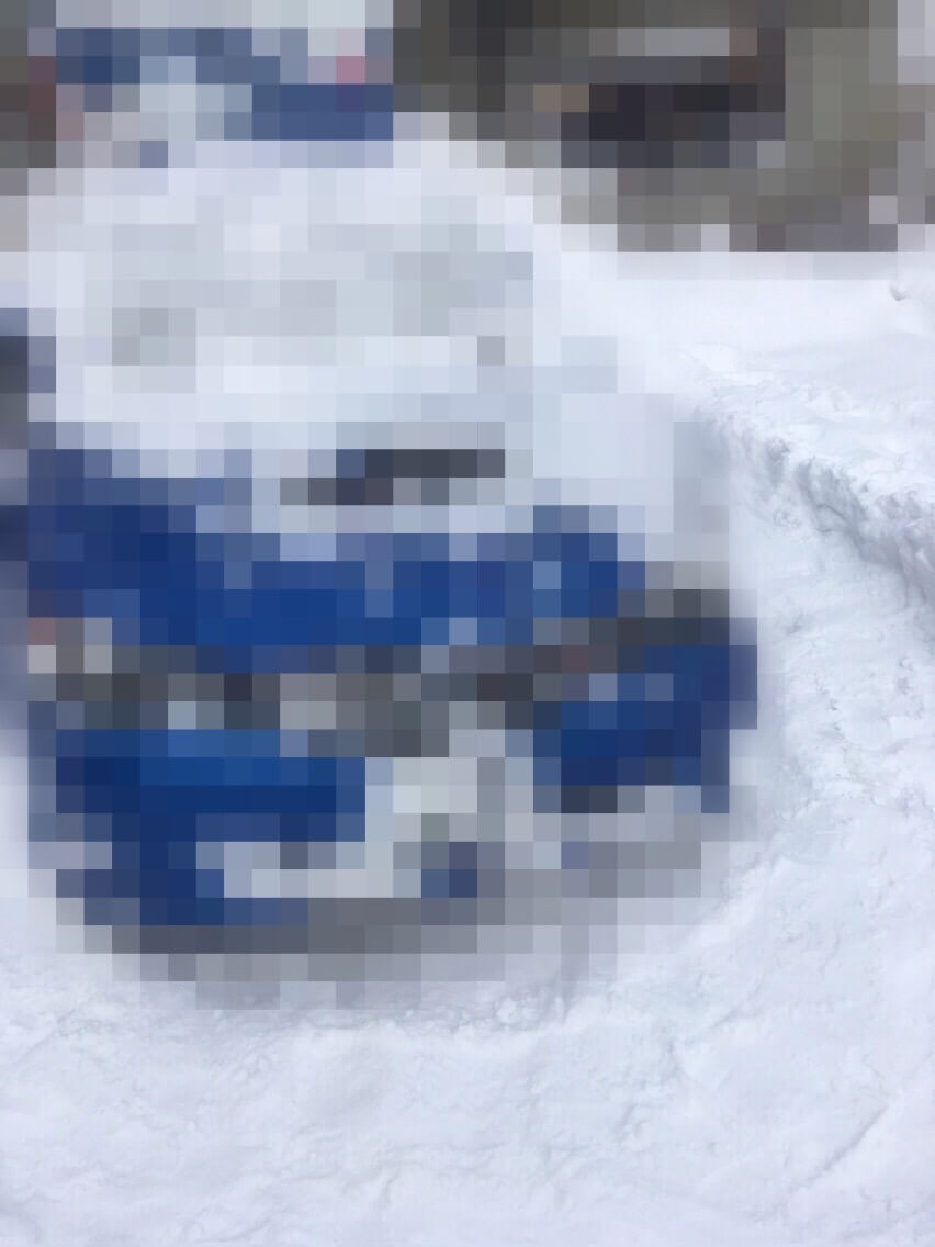 車と雪の画像