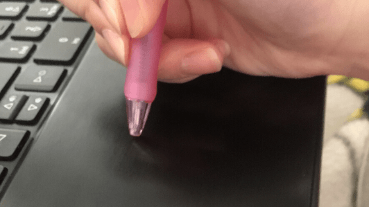 ペンを持った状態1